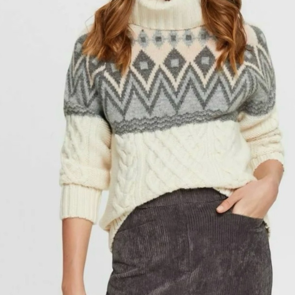 Esprit Gray and Pink Cream Geometric Chunky Sweater